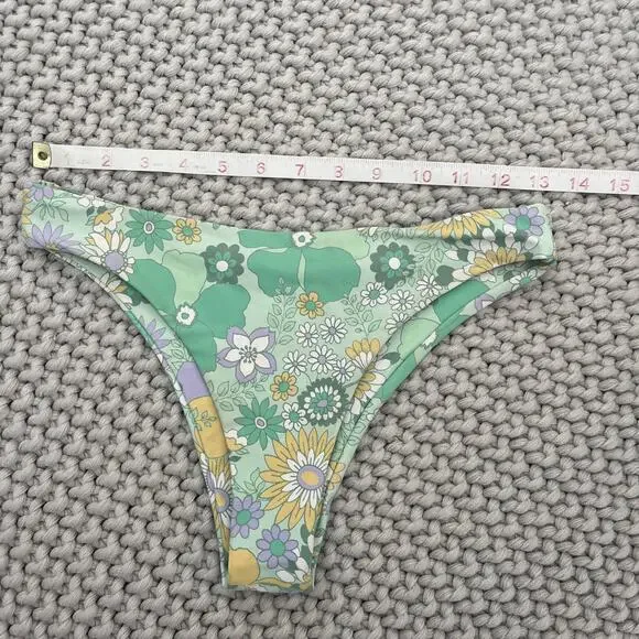 Skatie X Amber Fillerup Clark• ‘Dylan’ Bikini Bottom in HALEIWA